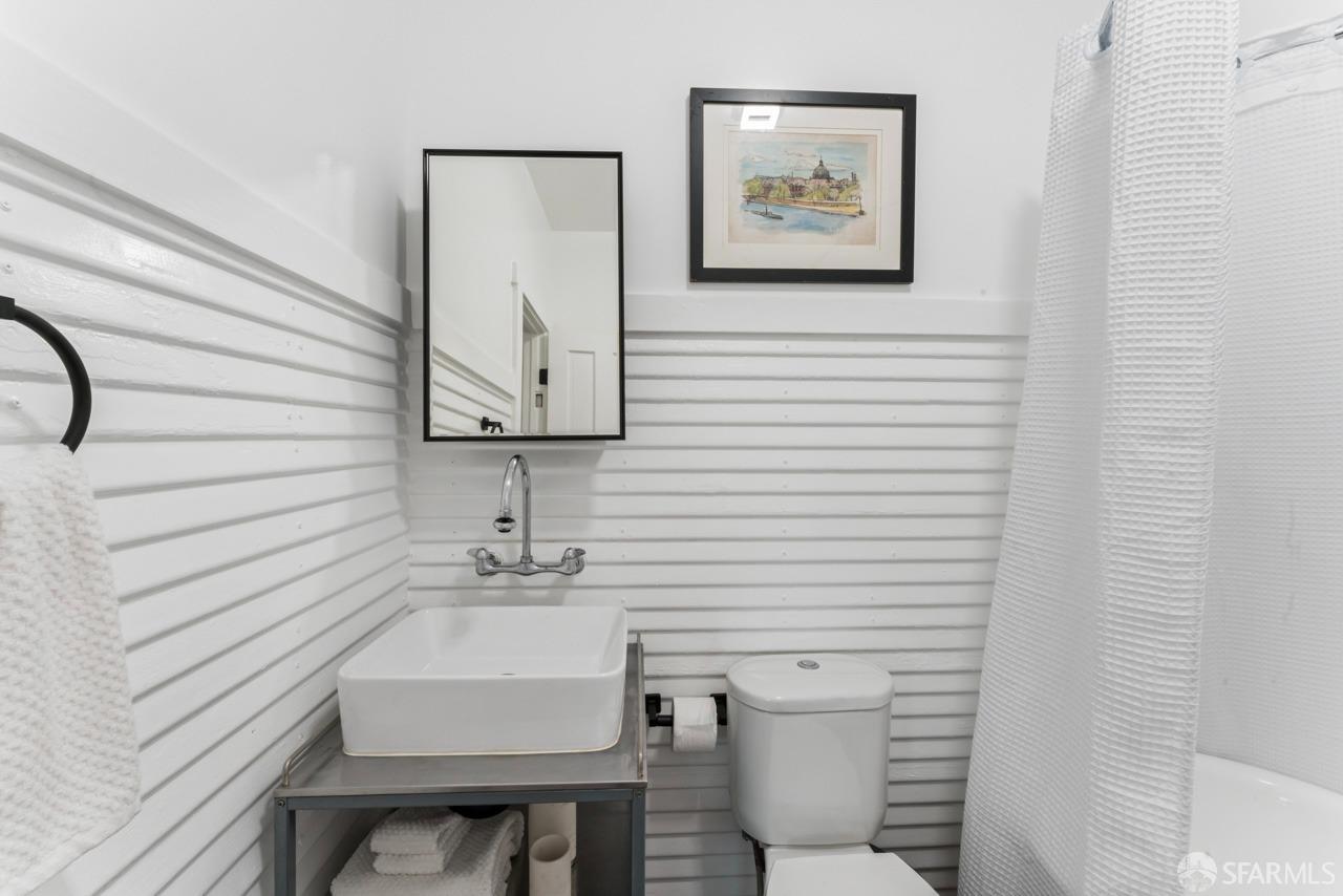 Detail Gallery Image 23 of 33 For 1718 37th Ave, Oakland,  CA 94601 - 2 Beds | 1 Baths