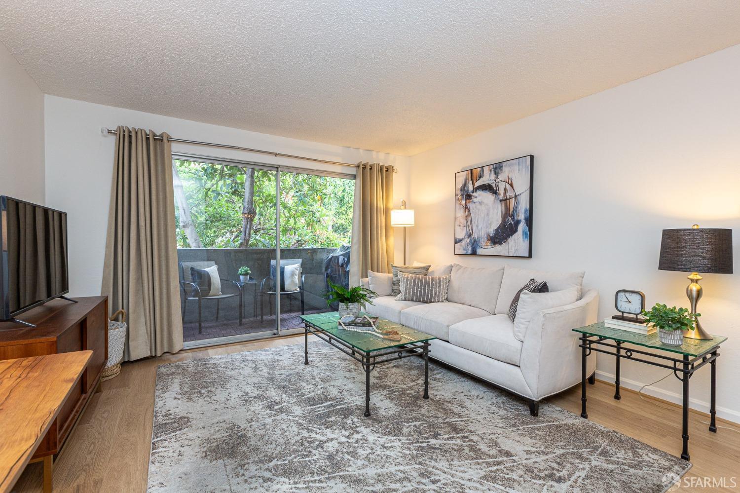 Detail Gallery Image 2 of 26 For 150 Pearl St #222,  Oakland,  CA 94611 - 1 Beds | 1 Baths