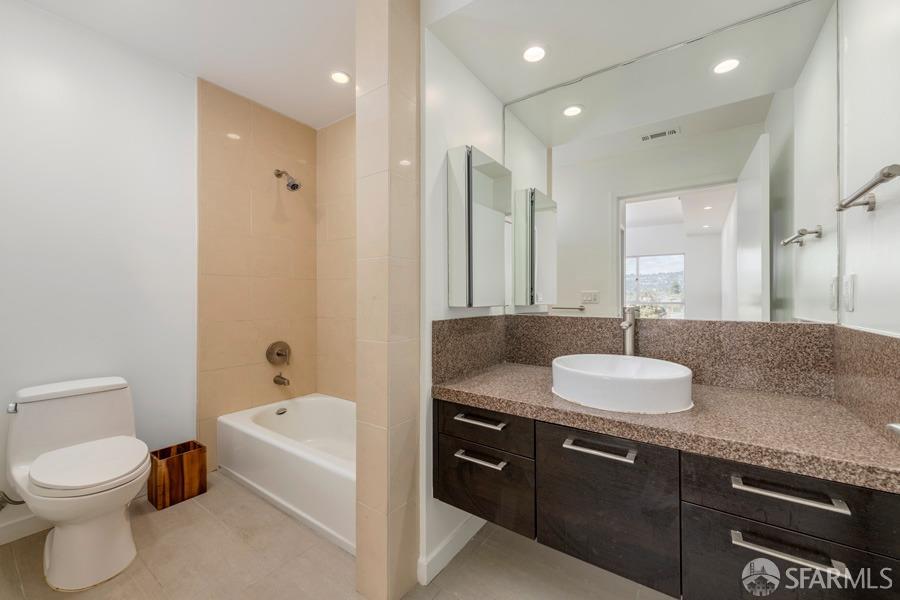 Detail Gallery Image 12 of 25 For 6465 San Pablo Ave #3-3,  Oakland,  CA 94608 - 2 Beds | 2 Baths