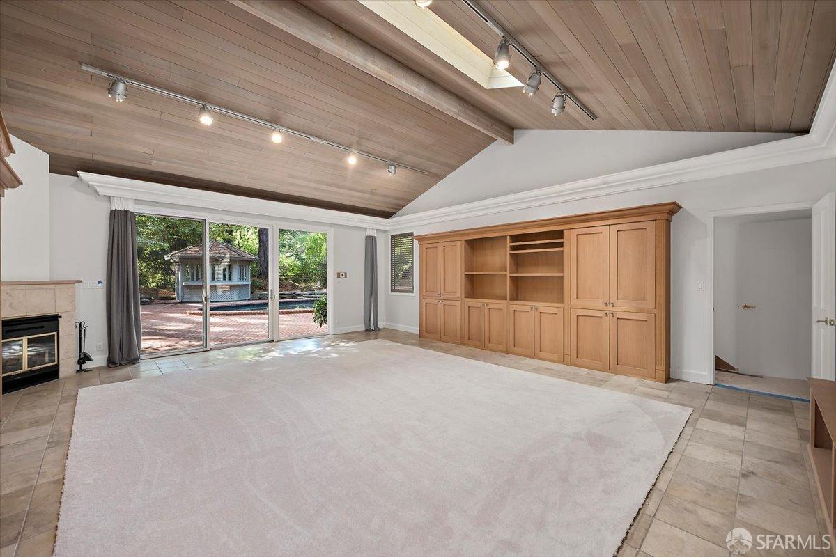 Detail Gallery Image 14 of 54 For 116 Fox Hollow Rd, Woodside,  CA 94062 - 6 Beds | 6/2 Baths