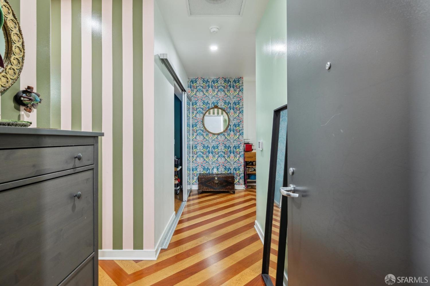 Detail Gallery Image 3 of 17 For 1688 Pine St #101,  San Francisco,  CA 94109 - 2 Beds | 2 Baths