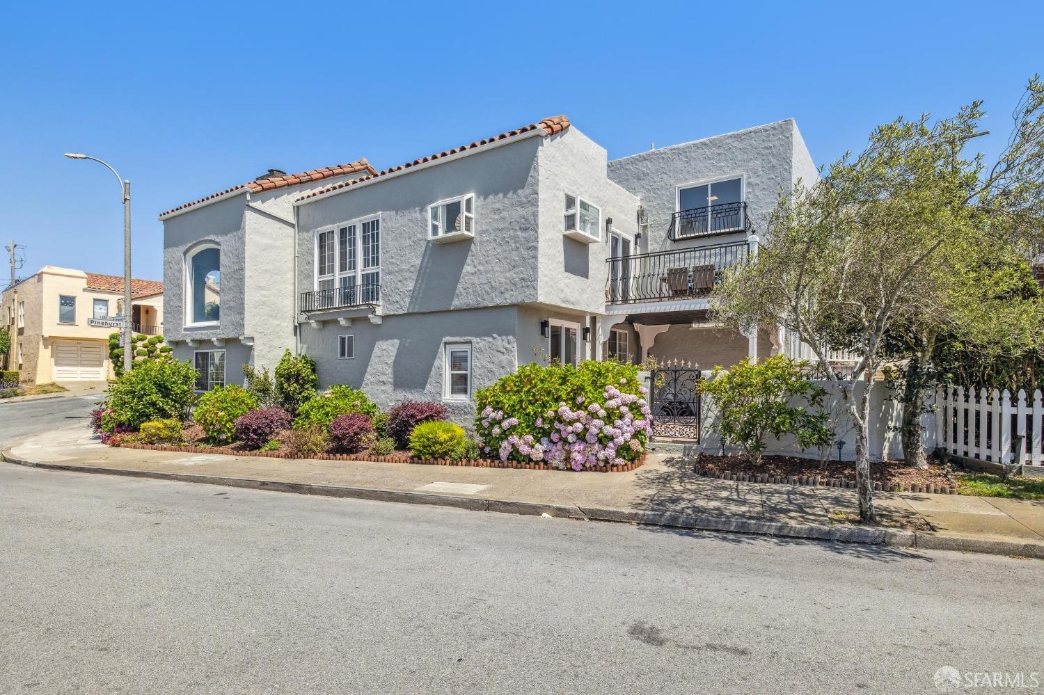 Detail Gallery Image 6 of 71 For 100 Pinehurst Way, San Francisco,  CA 94127 - 5 Beds | 4/1 Baths