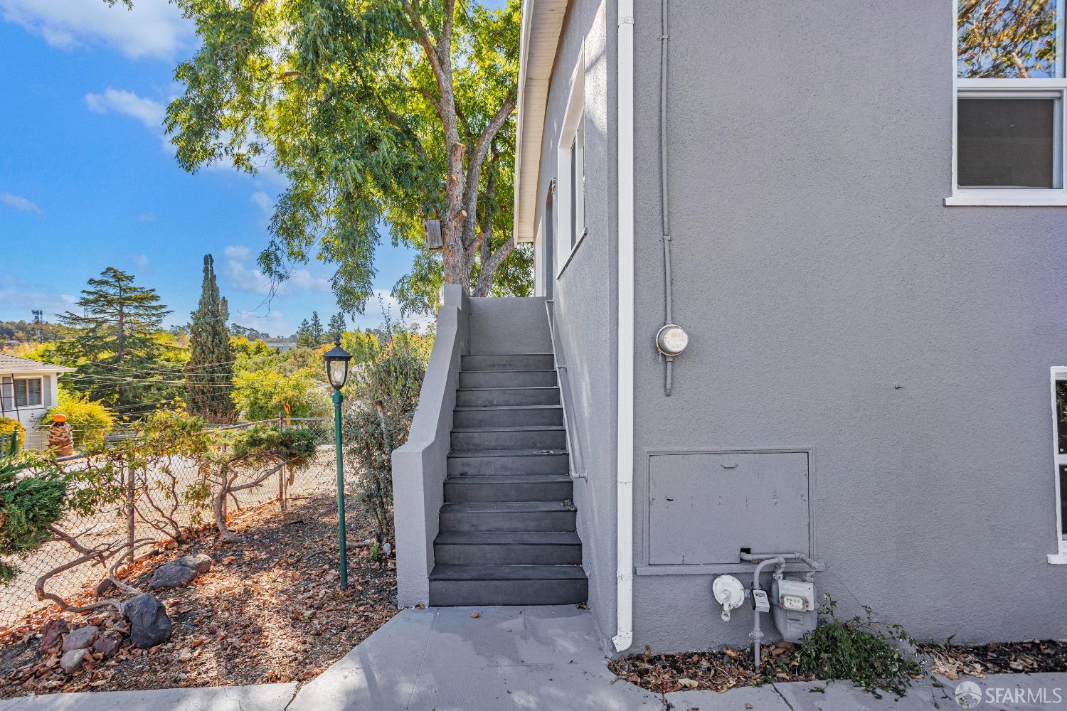 Detail Gallery Image 7 of 40 For 803 Vine Ave, Martinez,  CA 94553 - 4 Beds | 2 Baths