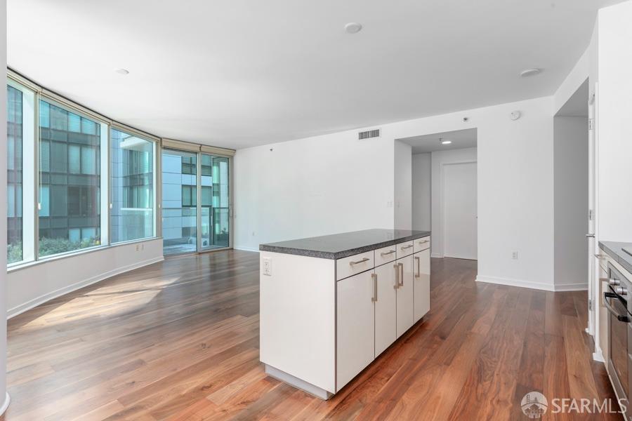 Detail Gallery Image 7 of 29 For 338 Spear St 6j,  San Francisco,  CA 94105 - 1 Beds | 1 Baths