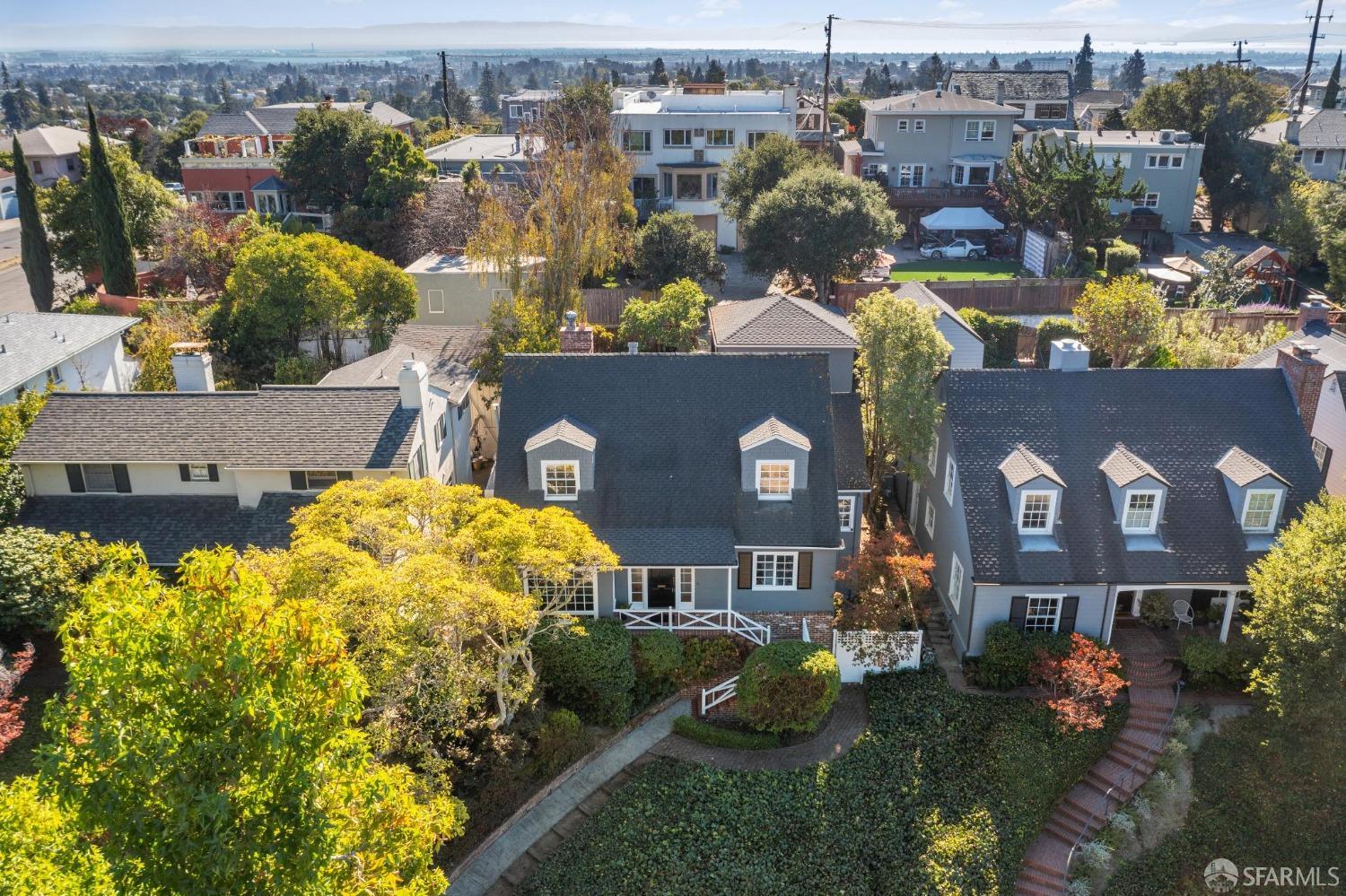 Detail Gallery Image 46 of 48 For 1887 Trestle Glen Rd, Oakland,  CA 94610 - 3 Beds | 2 Baths