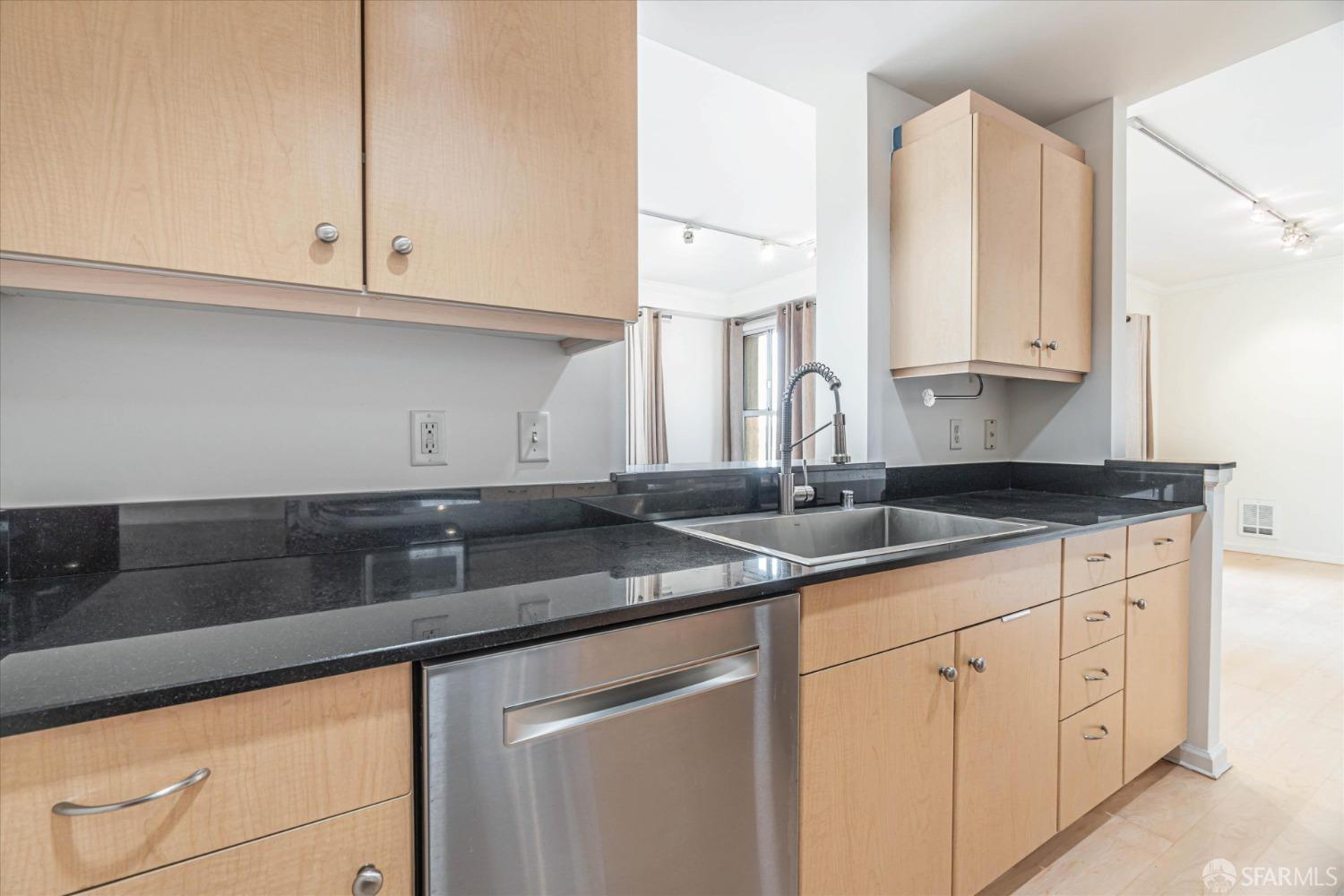 Detail Gallery Image 9 of 42 For 140 S Van Ness Ave #729,  San Francisco,  CA 94103 - 2 Beds | 2 Baths