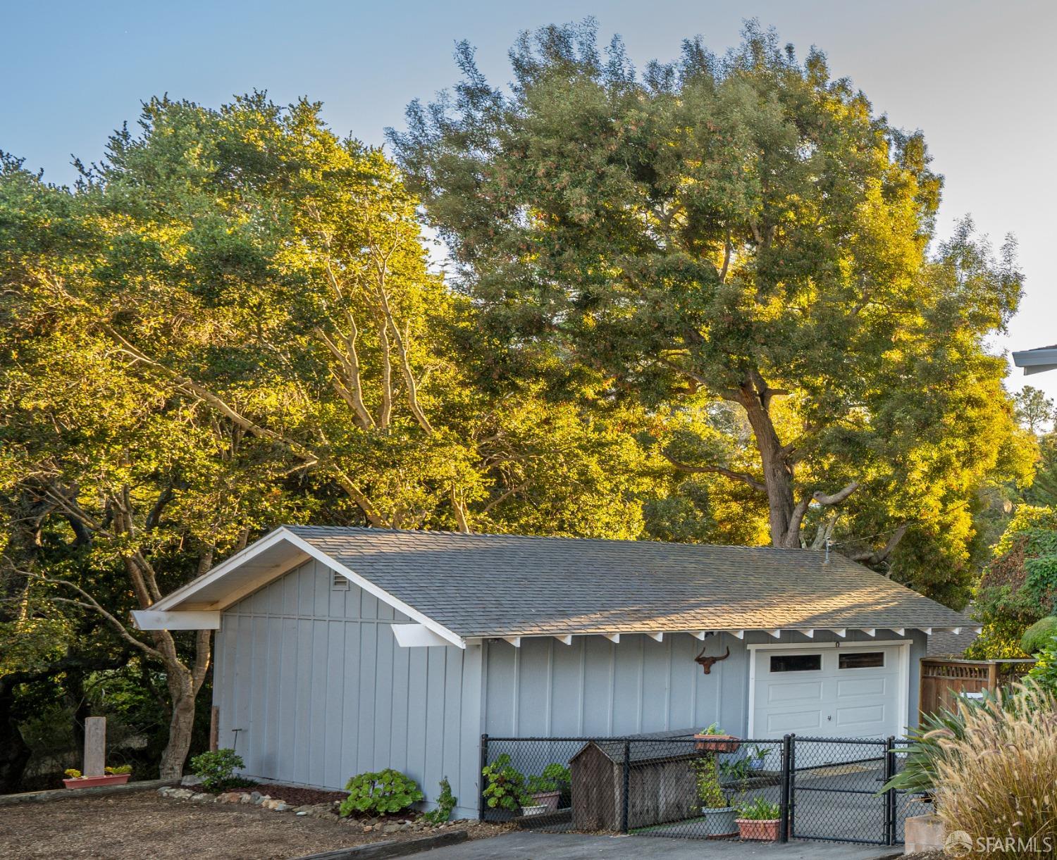 Detail Gallery Image 21 of 27 For 1905 Fairway Dr, Belmont,  CA 94002 - 2 Beds | 1/1 Baths