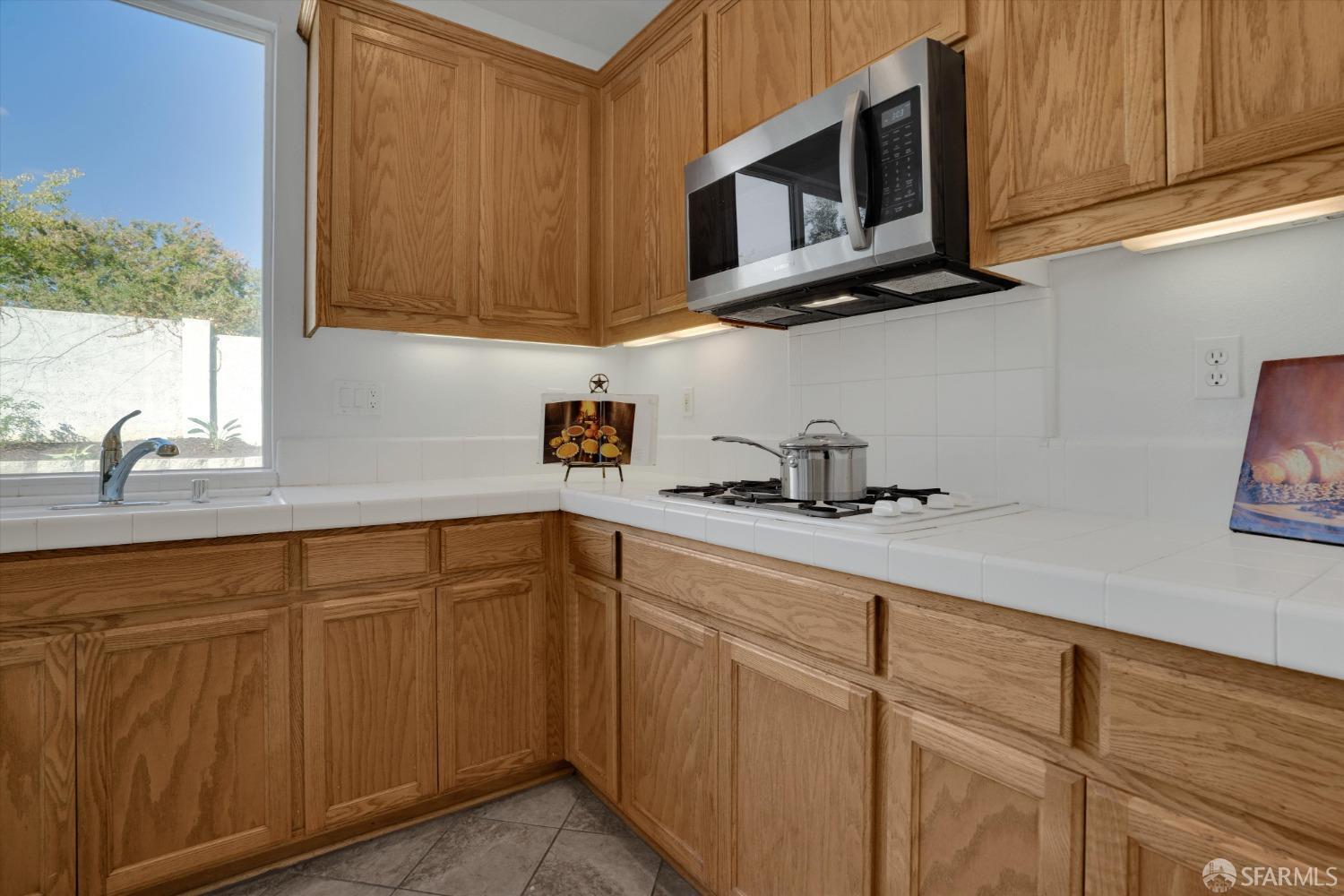 Detail Gallery Image 23 of 48 For 1889 Tioga Pass Way, Antioch,  CA 94531 - 5 Beds | 2/1 Baths