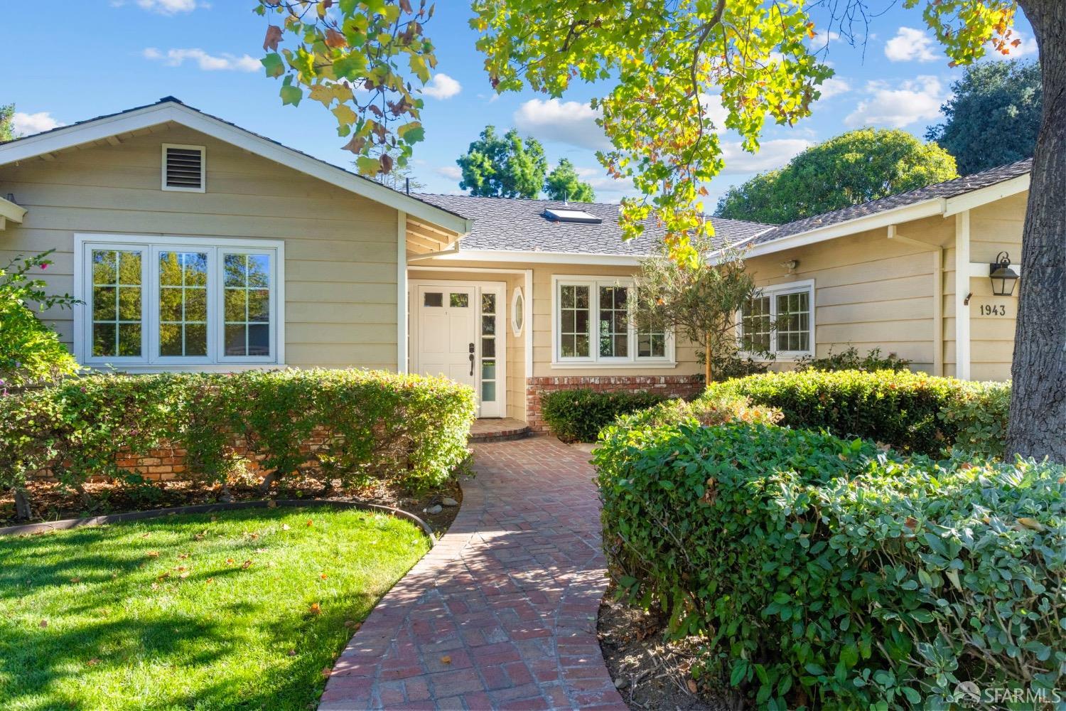 Detail Gallery Image 10 of 58 For 1943 Annette Ln, Los Altos,  CA 94024 - 4 Beds | 3 Baths