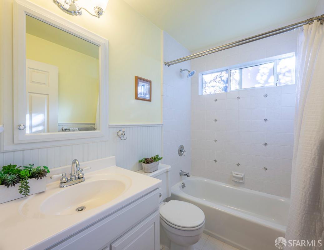 Detail Gallery Image 14 of 27 For 1905 Fairway Dr, Belmont,  CA 94002 - 2 Beds | 1/1 Baths