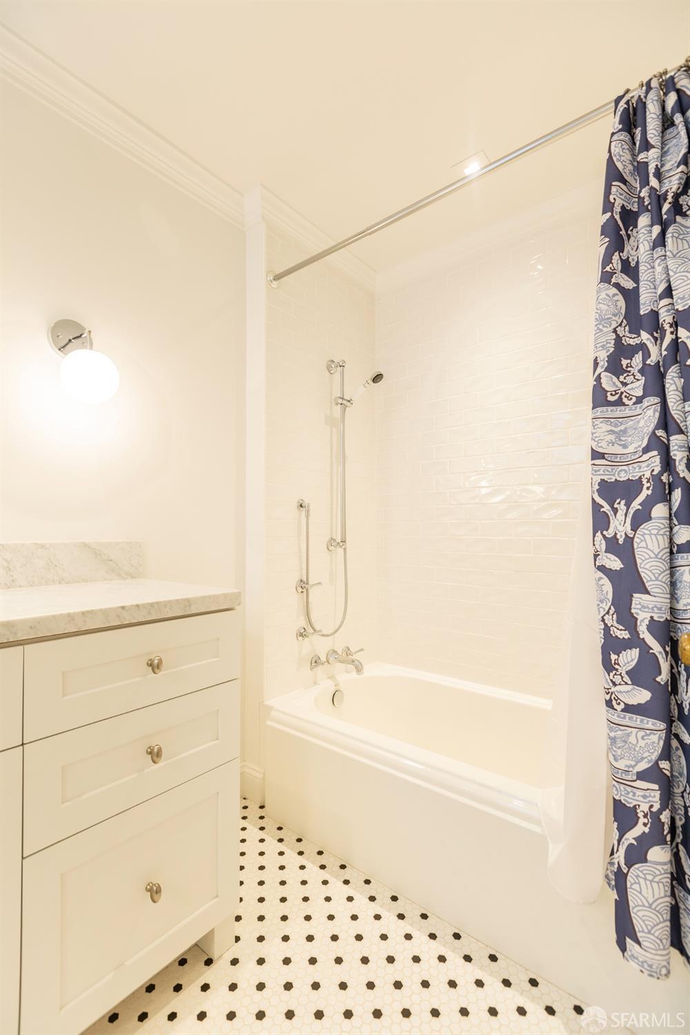 Detail Gallery Image 8 of 12 For 576 Arguello Blvd, San Francisco,  CA 94118 - 2 Beds | 1 Baths