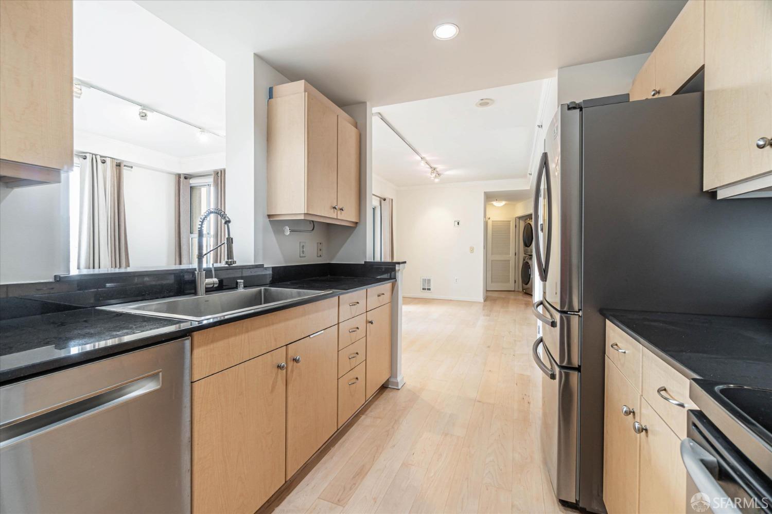 Detail Gallery Image 3 of 42 For 140 S Van Ness Ave #729,  San Francisco,  CA 94103 - 2 Beds | 2 Baths