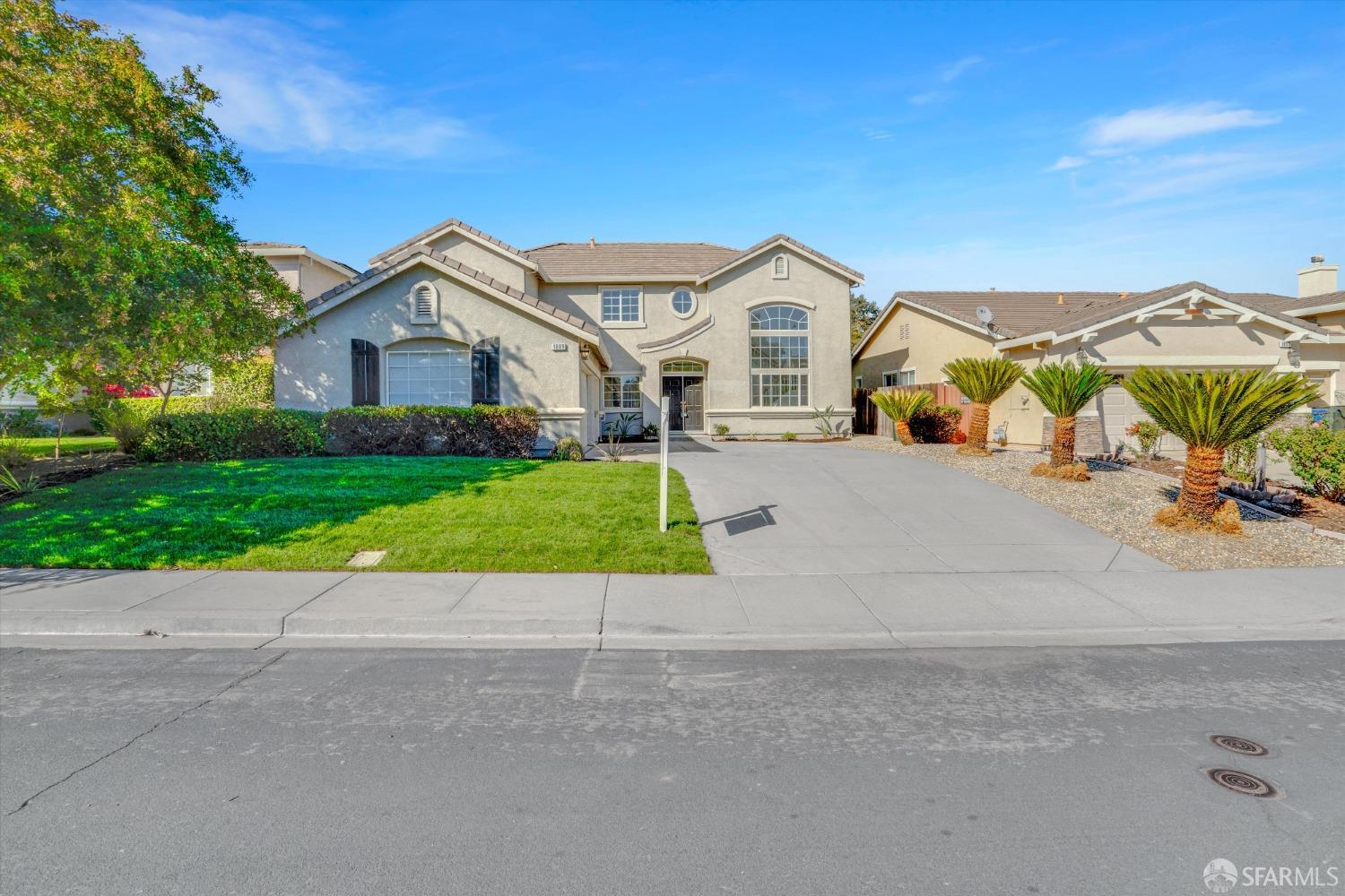 Detail Gallery Image 3 of 48 For 1889 Tioga Pass Way, Antioch,  CA 94531 - 5 Beds | 2/1 Baths