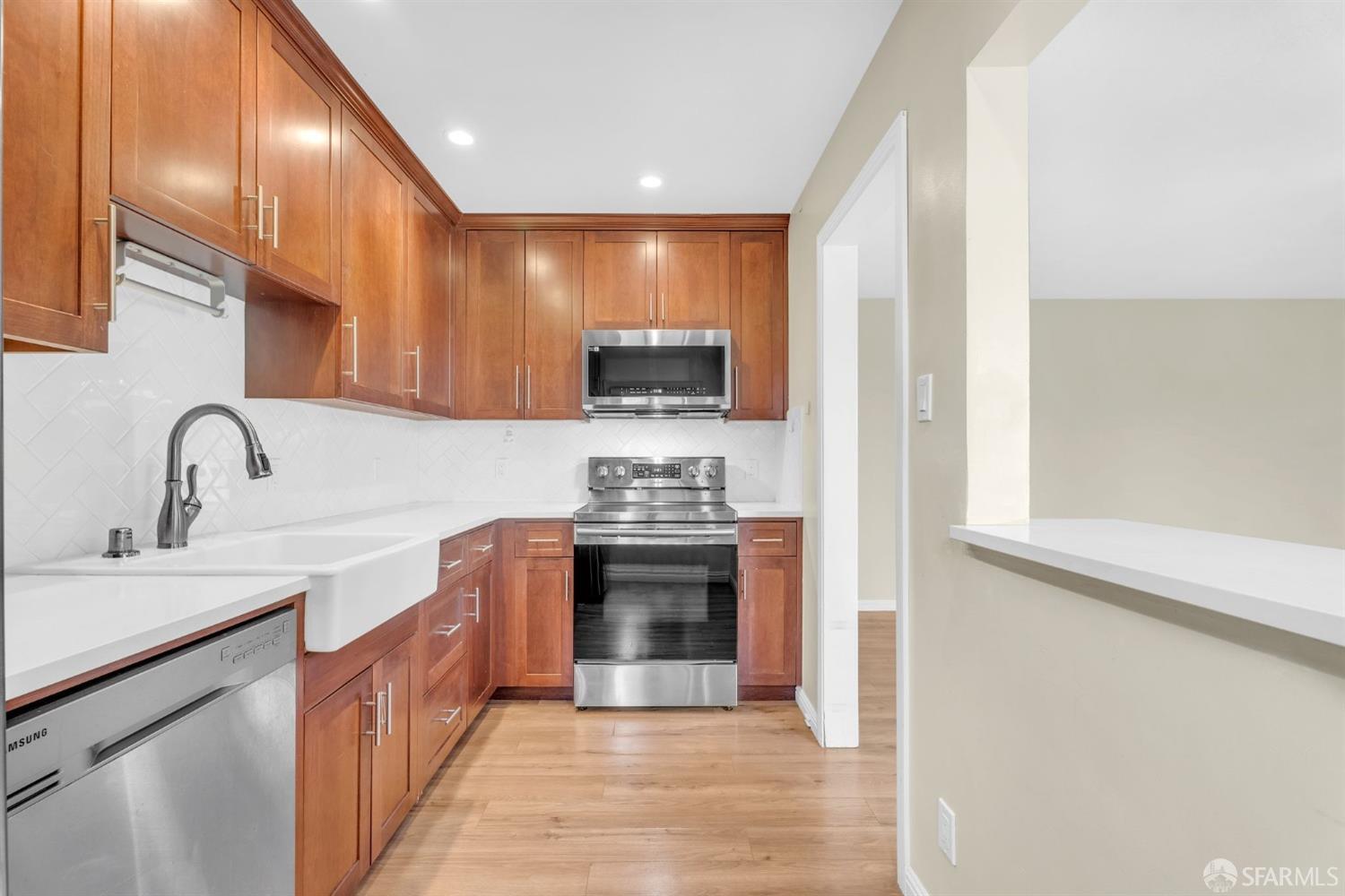 Detail Gallery Image 3 of 31 For 155 El Camino Real #35,  San Mateo,  CA 94401 - 2 Beds | 1 Baths