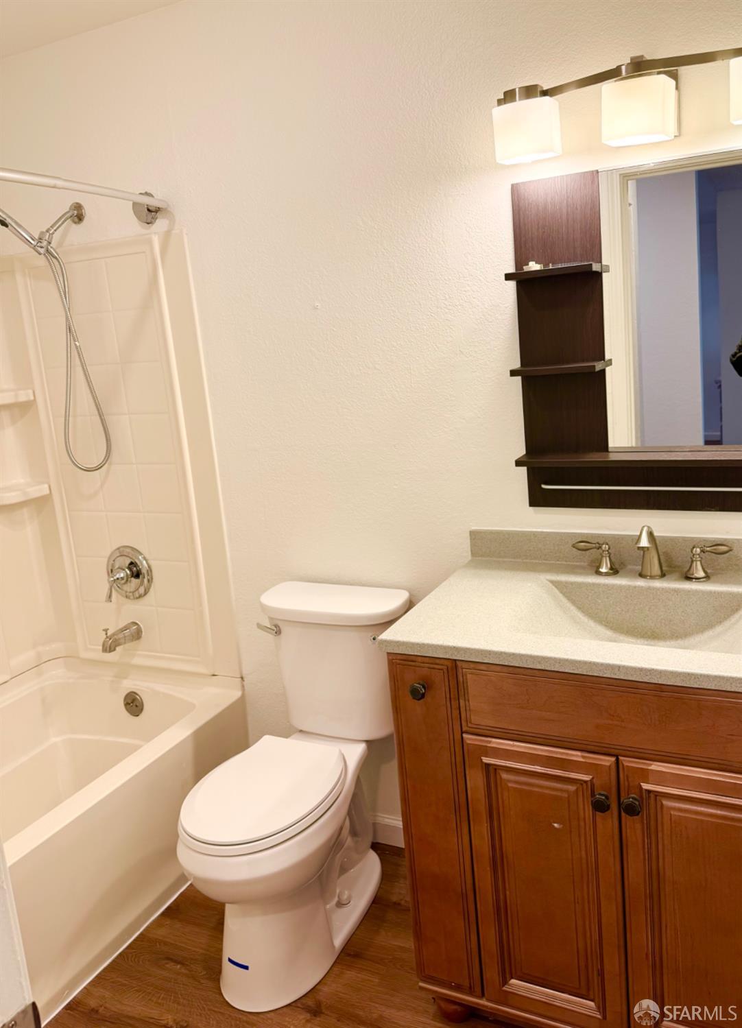 Detail Gallery Image 8 of 24 For 240 N Bayshore Blvd #203,  San Mateo,  CA 94401 - 1 Beds | 1 Baths