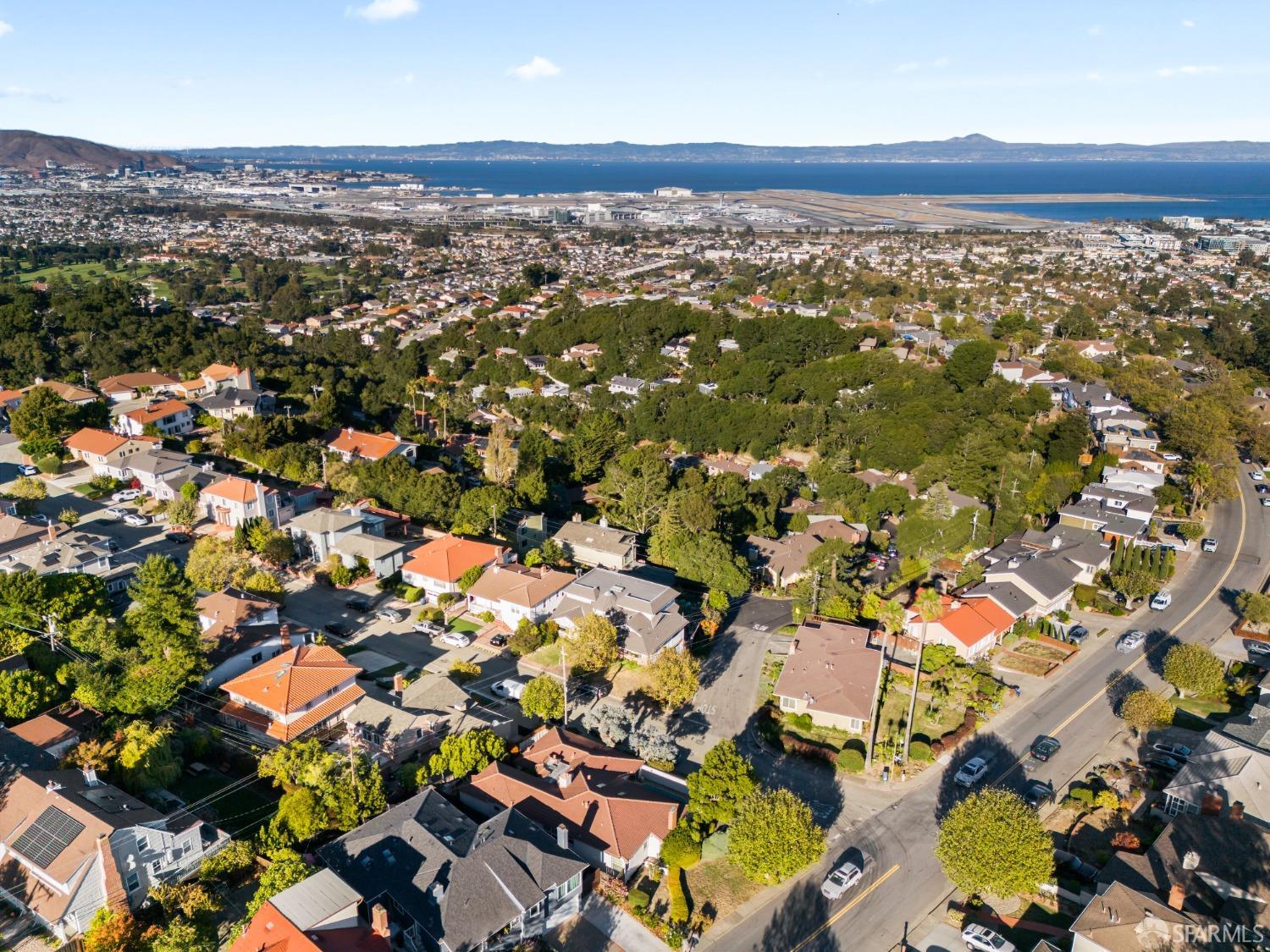 Detail Gallery Image 43 of 57 For 125 Linda Vis, Millbrae,  CA 94030 - 2 Beds | 1/1 Baths