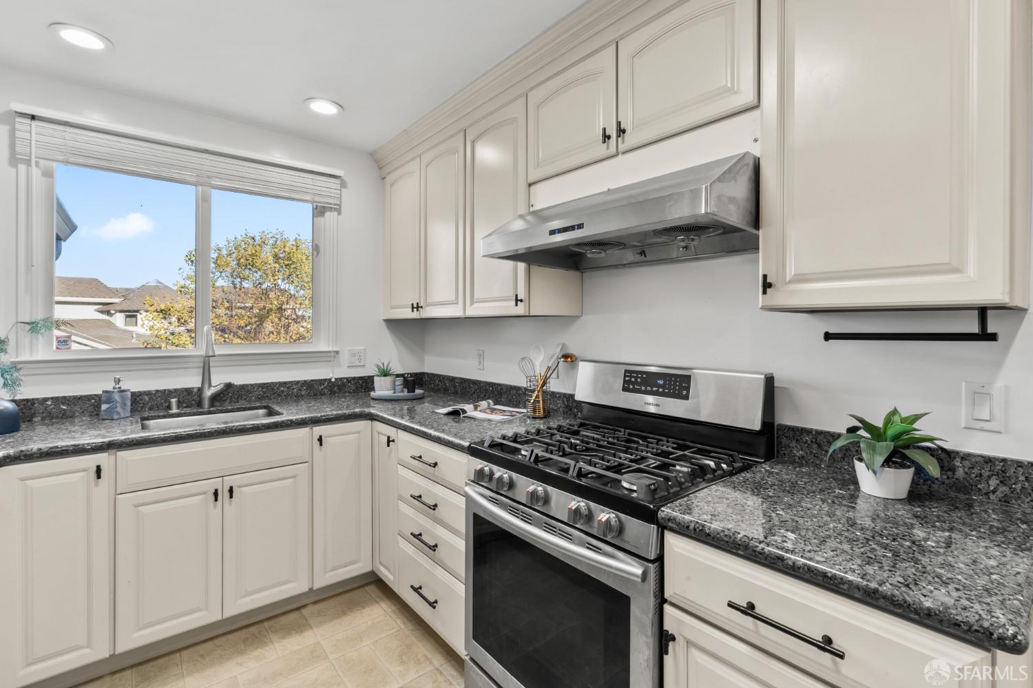 Detail Gallery Image 14 of 57 For 125 Linda Vis, Millbrae,  CA 94030 - 2 Beds | 1/1 Baths