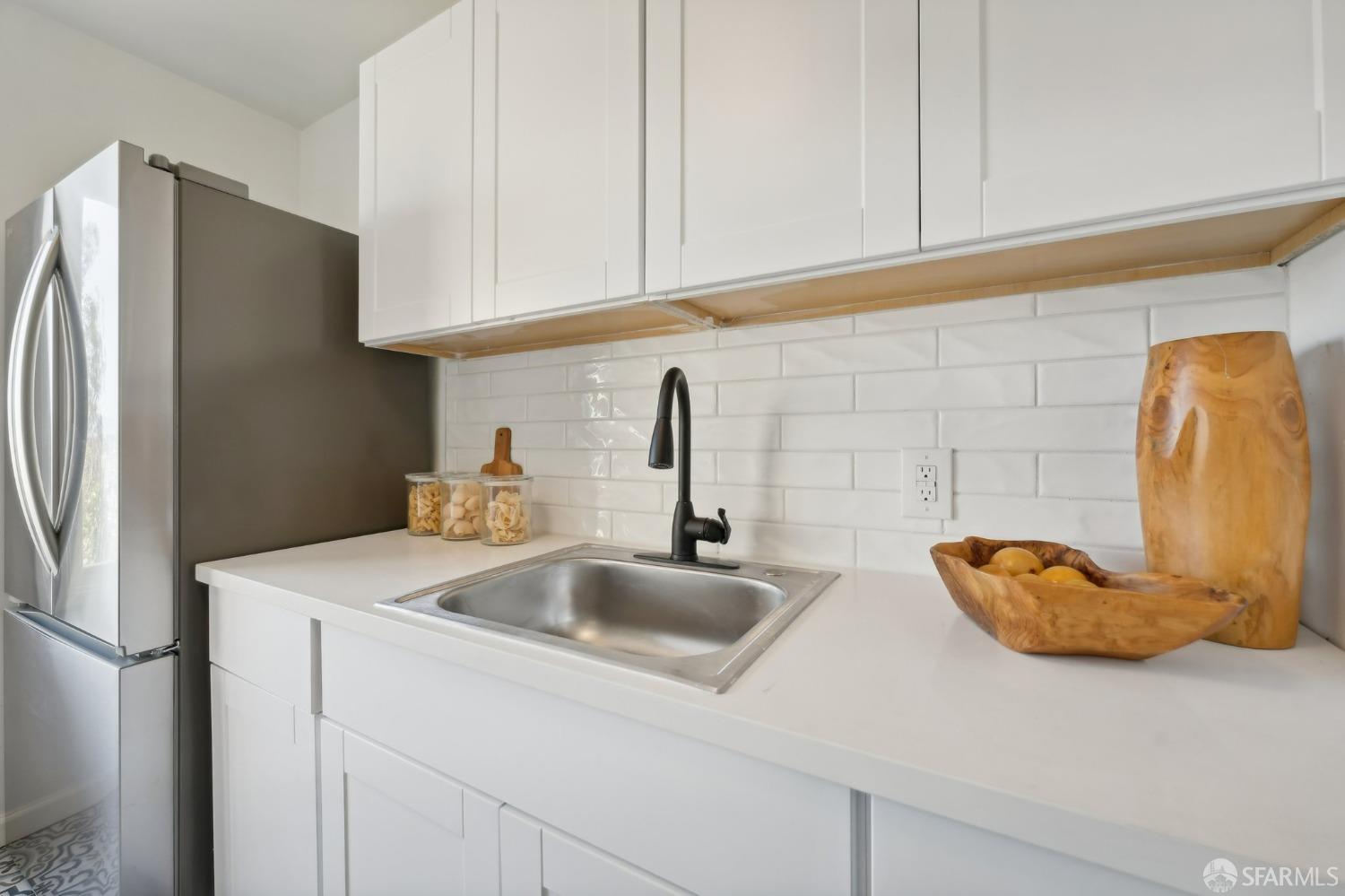 Detail Gallery Image 8 of 24 For 1063 Goettingen St, San Francisco,  CA 94134 - 2 Beds | 1 Baths