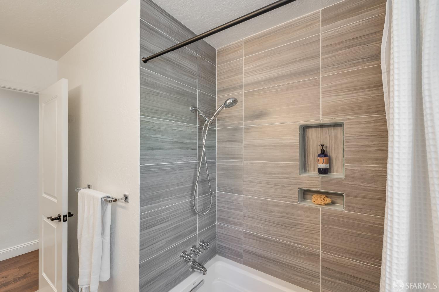 Detail Gallery Image 20 of 49 For 339 Cerrito Ave, Redwood City,  CA 94061 - 3 Beds | 2 Baths