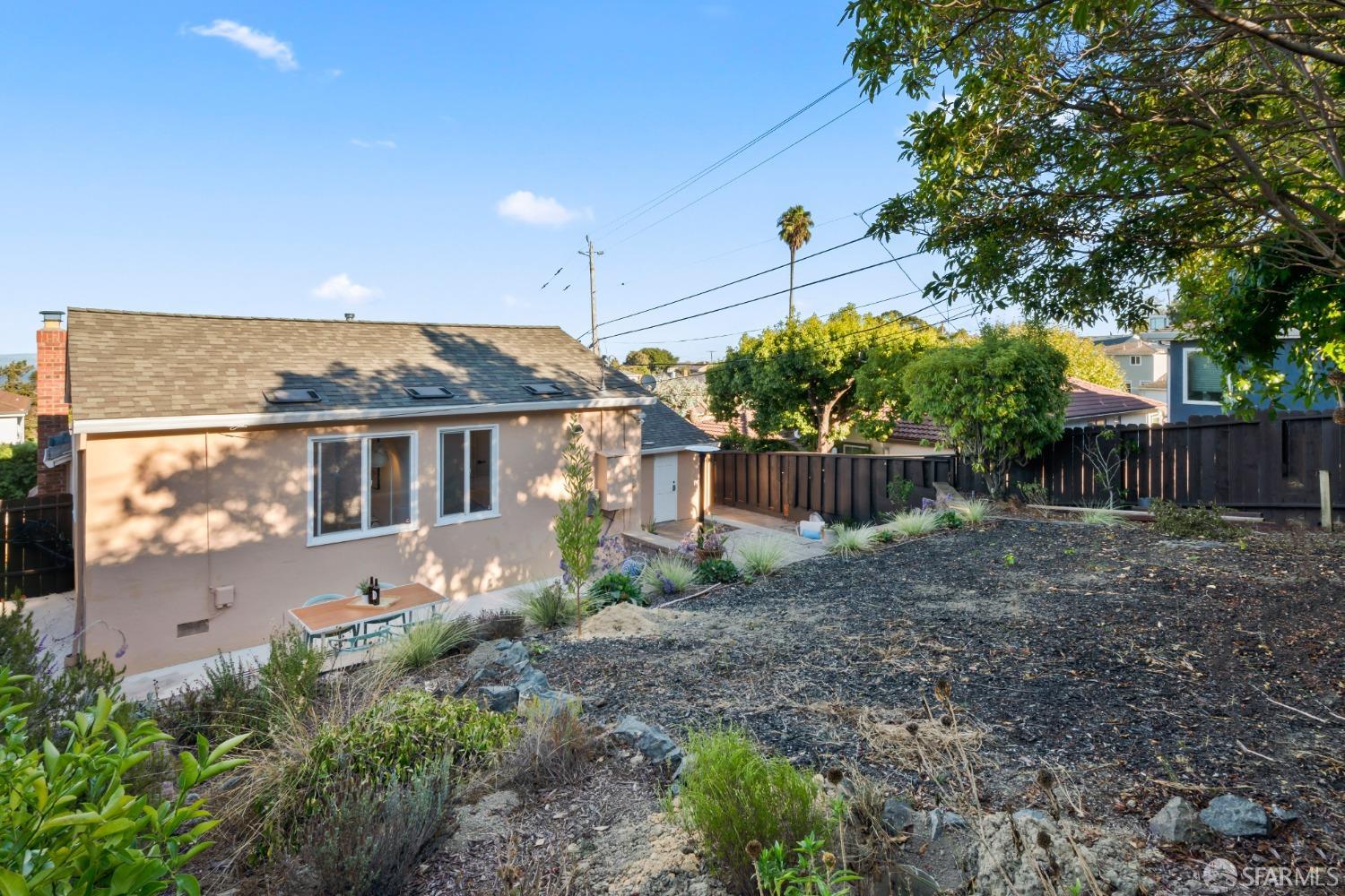 Detail Gallery Image 38 of 57 For 125 Linda Vis, Millbrae,  CA 94030 - 2 Beds | 1/1 Baths