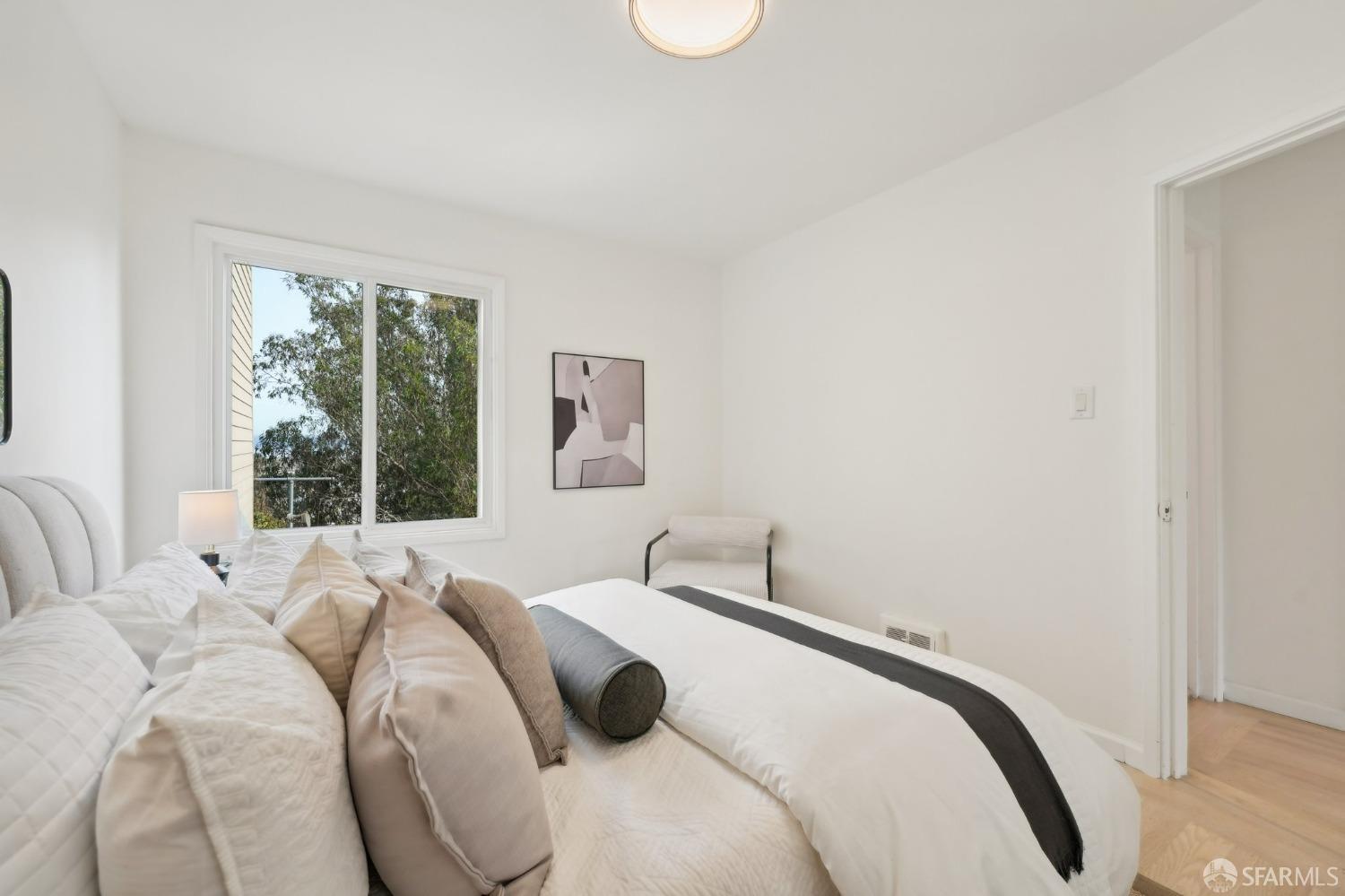 Detail Gallery Image 11 of 24 For 1063 Goettingen St, San Francisco,  CA 94134 - 2 Beds | 1 Baths