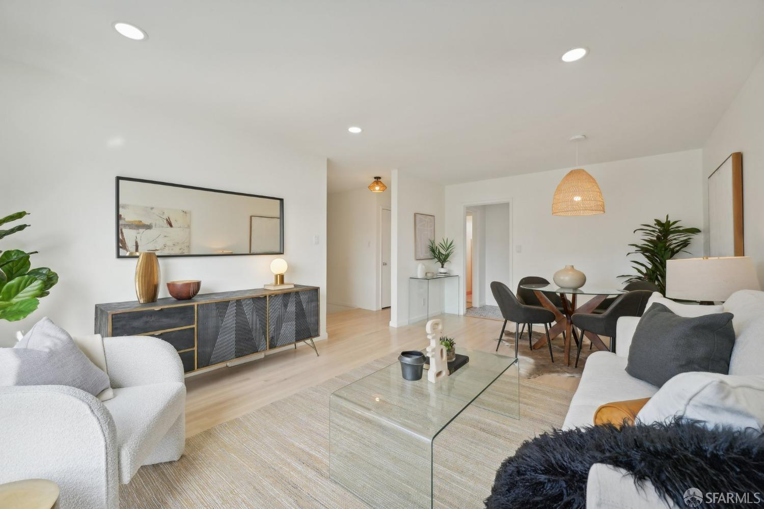 Detail Gallery Image 3 of 24 For 1063 Goettingen St, San Francisco,  CA 94134 - 2 Beds | 1 Baths