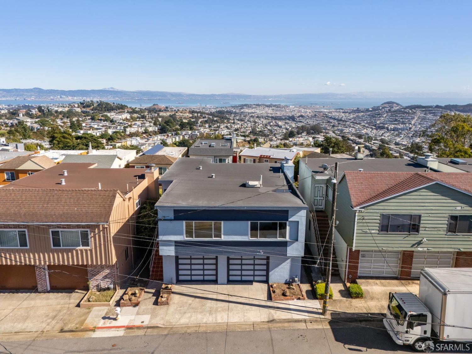 Detail Gallery Image 5 of 86 For 11 Sherwood Ct, San Francisco,  CA 94127 - 3 Beds | 2 Baths