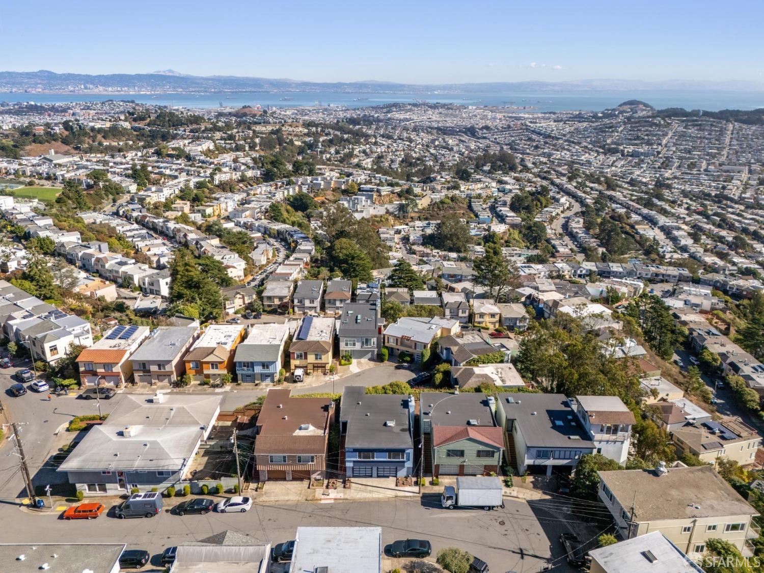 Detail Gallery Image 6 of 86 For 11 Sherwood Ct, San Francisco,  CA 94127 - 3 Beds | 2 Baths