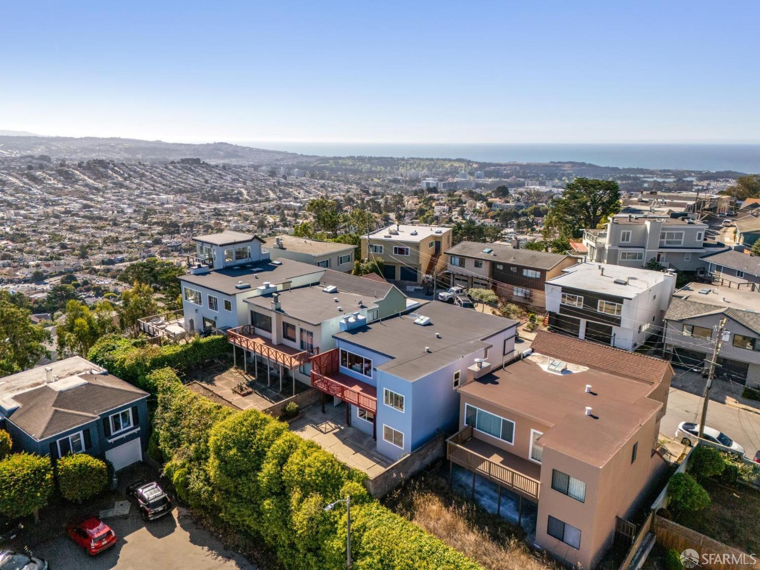 Detail Gallery Image 8 of 86 For 11 Sherwood Ct, San Francisco,  CA 94127 - 3 Beds | 2 Baths