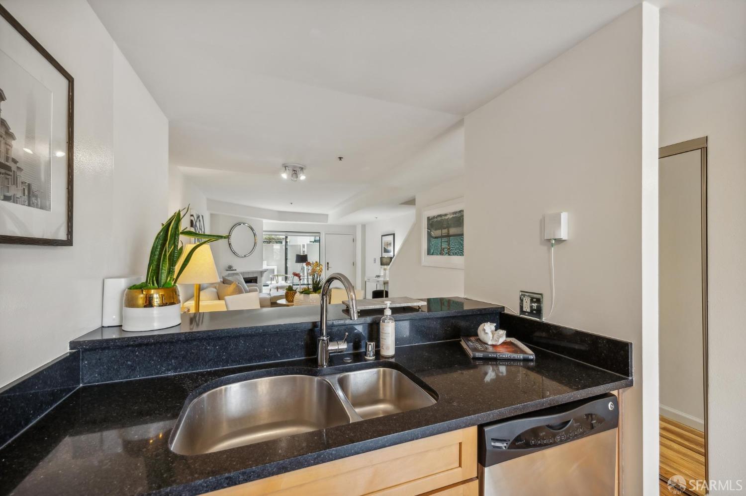 Detail Gallery Image 18 of 46 For 601 Van Ness Ave #17,  San Francisco,  CA 94102 - 2 Beds | 2 Baths