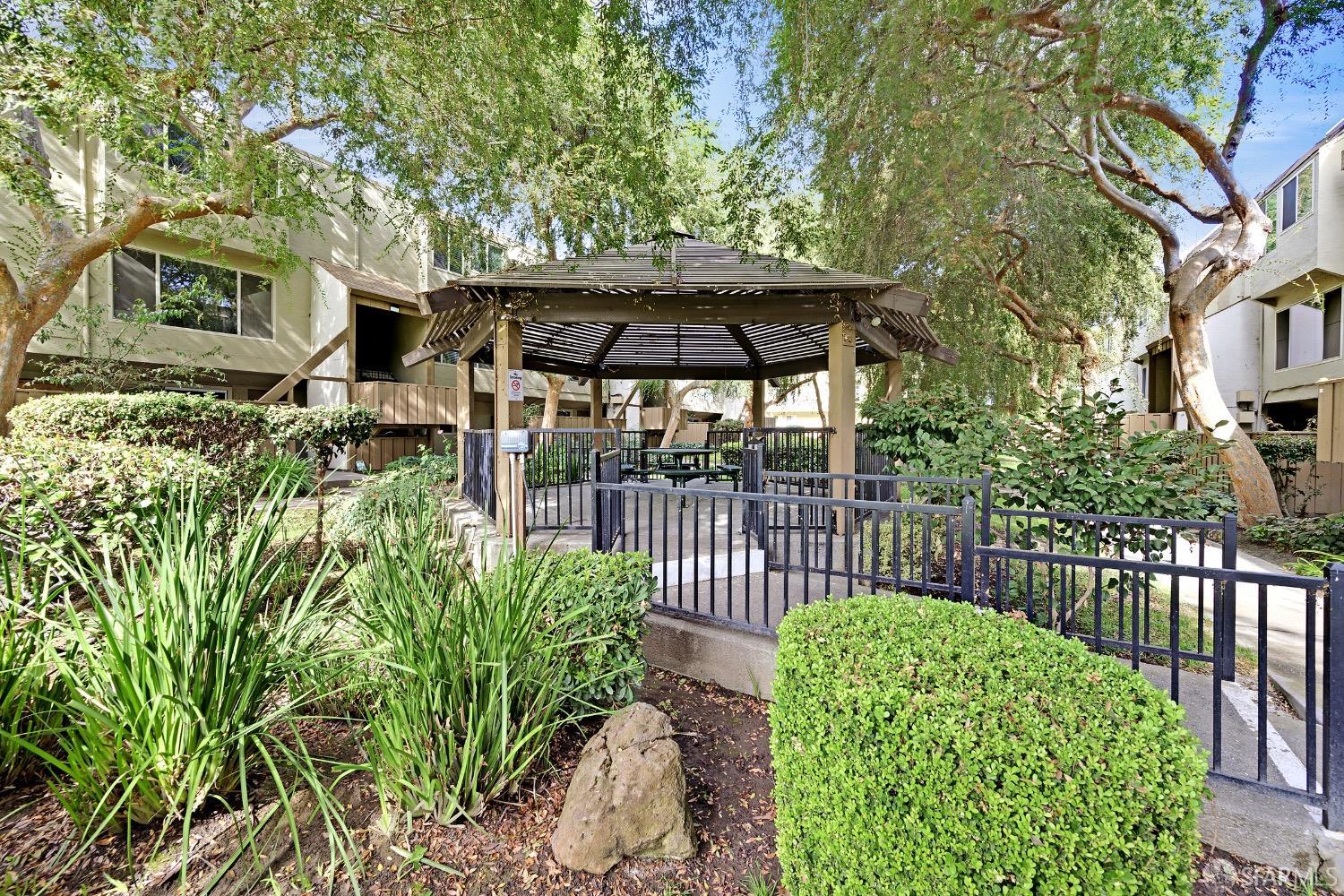 Detail Gallery Image 26 of 32 For 460 Auburn Way #2,  San Jose,  CA 95129 - 2 Beds | 1/1 Baths