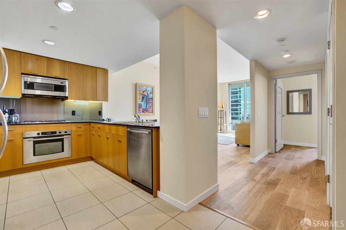 Detail Gallery Image 1 of 44 For 355 1st St #S1406,  San Francisco,  CA 94105 - 1 Beds | 1 Baths