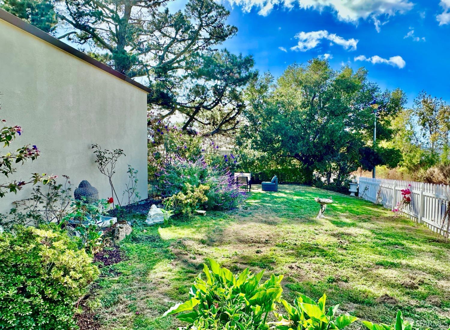 Detail Gallery Image 26 of 38 For 131 Los Vientos Way, San Carlos,  CA 94070 - 4 Beds | 3/1 Baths