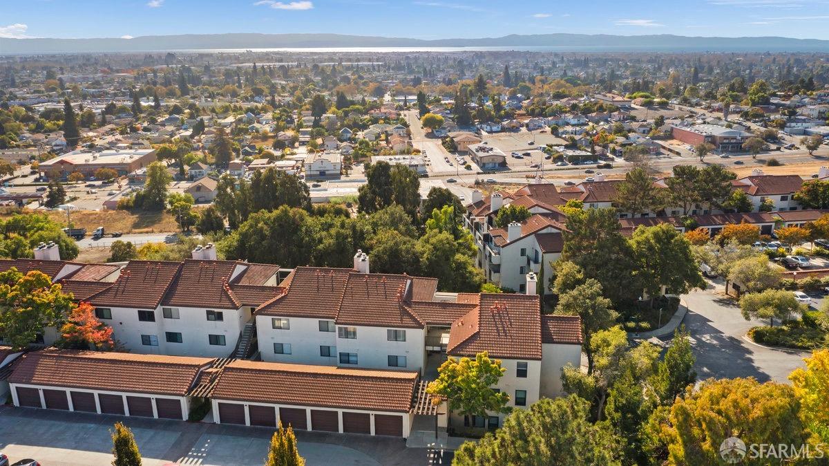 Detail Gallery Image 2 of 21 For 21314 Gary Dr #302,  Castro Valley,  CA 94546 - 2 Beds | 2 Baths