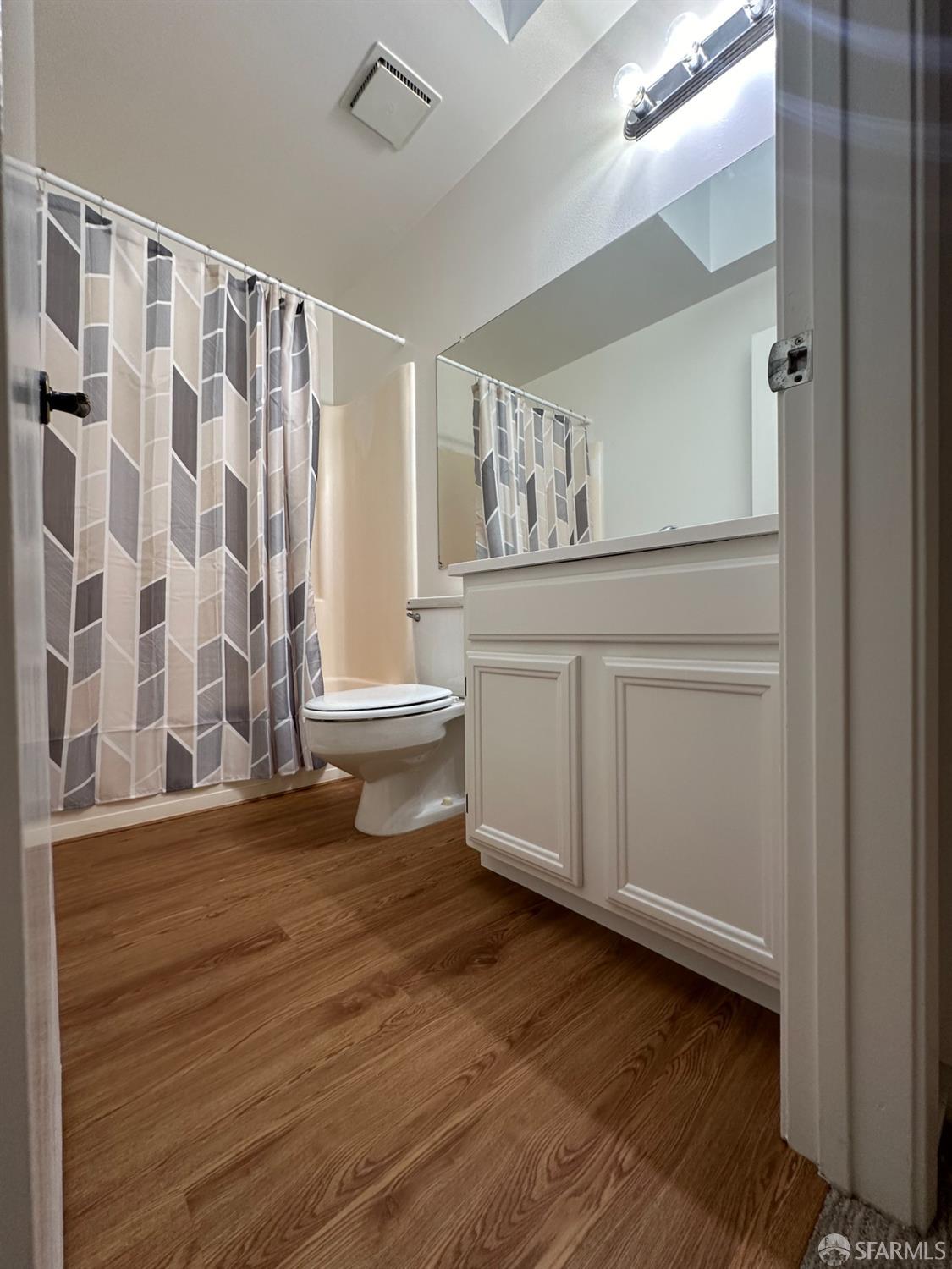 Detail Gallery Image 8 of 18 For 6 Havenridge Ct, San Mateo,  CA 94402 - 3 Beds | 2/1 Baths