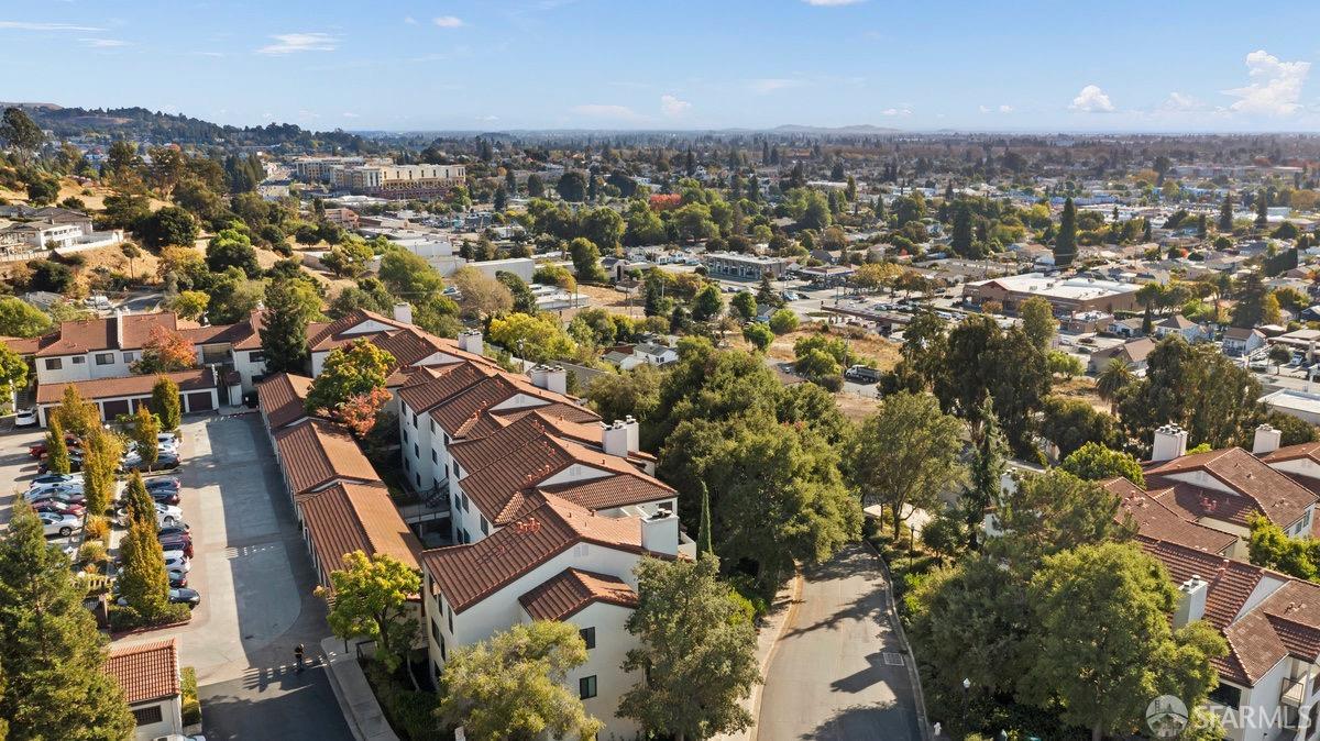 Detail Gallery Image 3 of 21 For 21314 Gary Dr #302,  Castro Valley,  CA 94546 - 2 Beds | 2 Baths