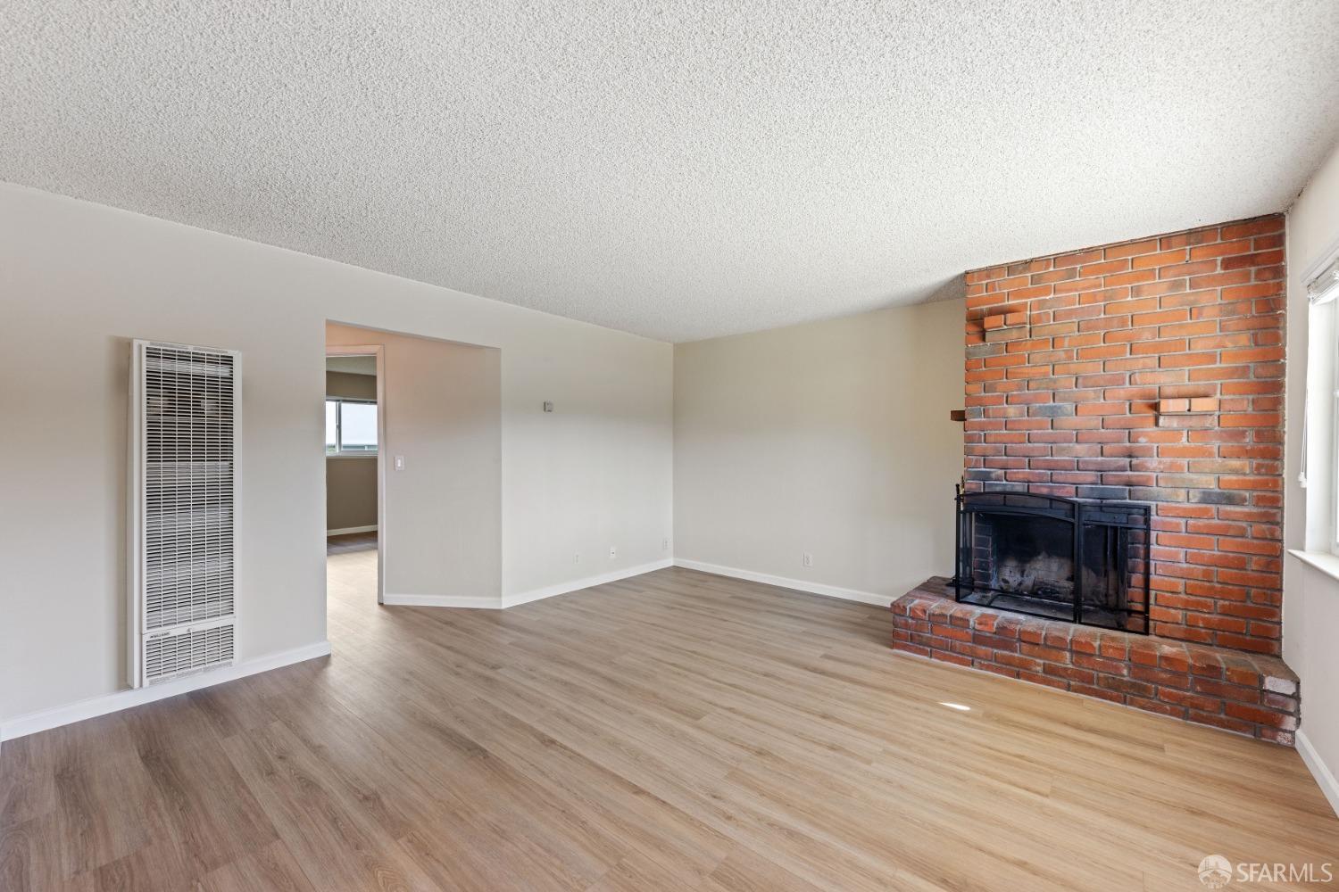 Detail Gallery Image 2 of 18 For 5322 Balhan Ct #1,  Concord,  CA 94521 - 2 Beds | 1 Baths