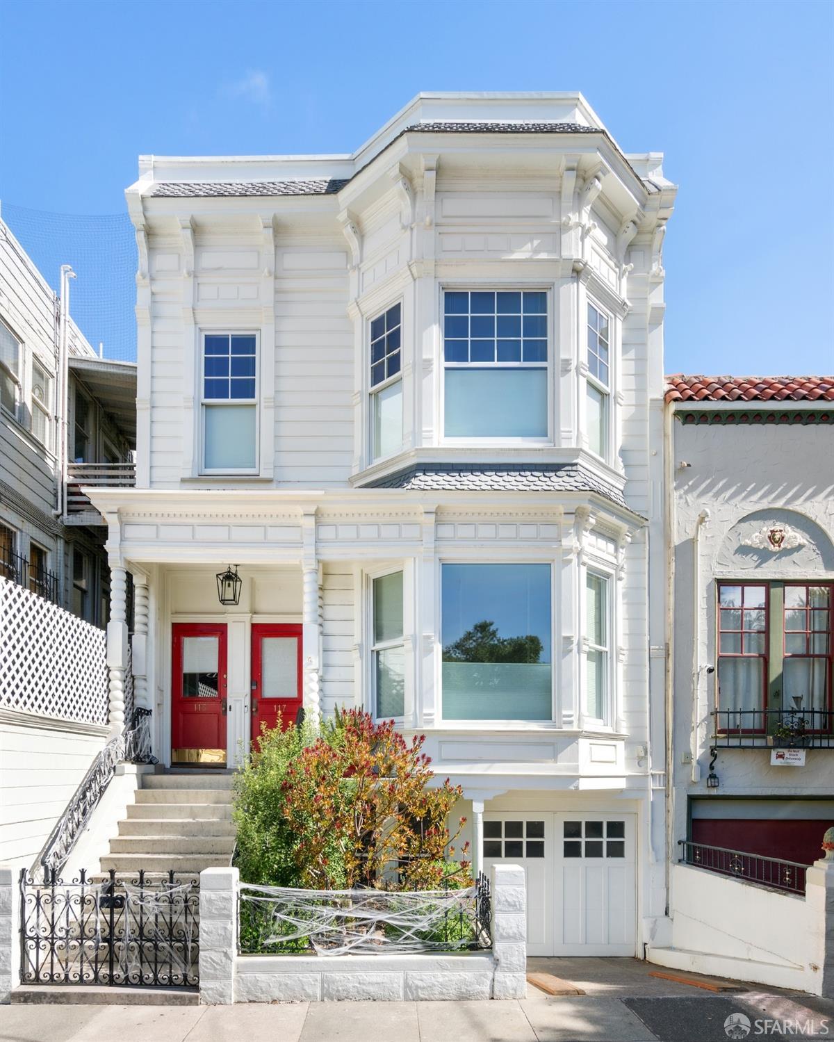 Detail Gallery Image 1 of 1 For 117 Collingwood St, San Francisco,  CA 94114 - 2 Beds | 2 Baths