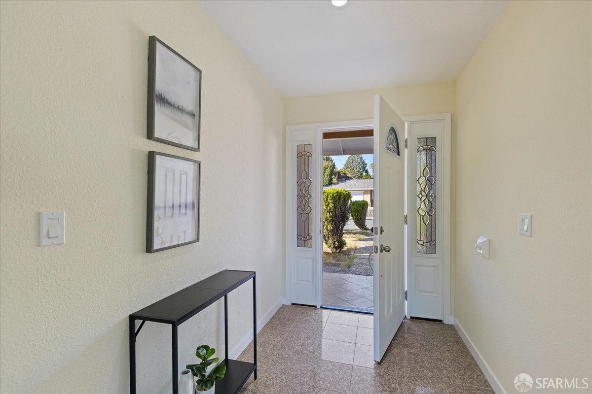 Detail Gallery Image 5 of 24 For 5 Kingswood Dr, Pittsburg,  CA 94565 - 4 Beds | 2 Baths