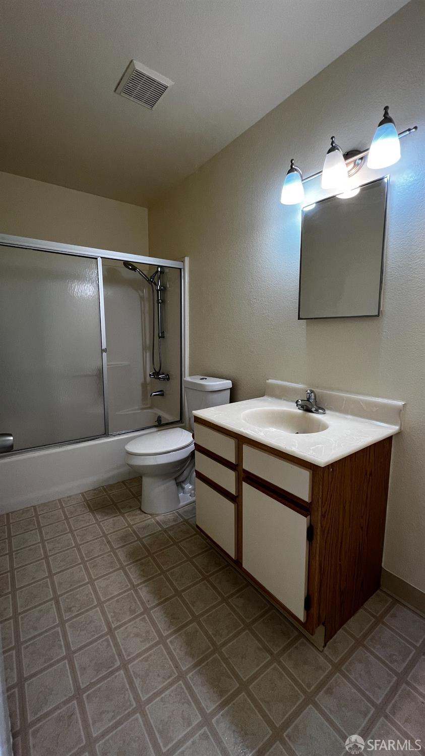 Detail Gallery Image 6 of 10 For 1723 Livingston Ln, Richmond,  CA 94801 - 2 Beds | 2 Baths