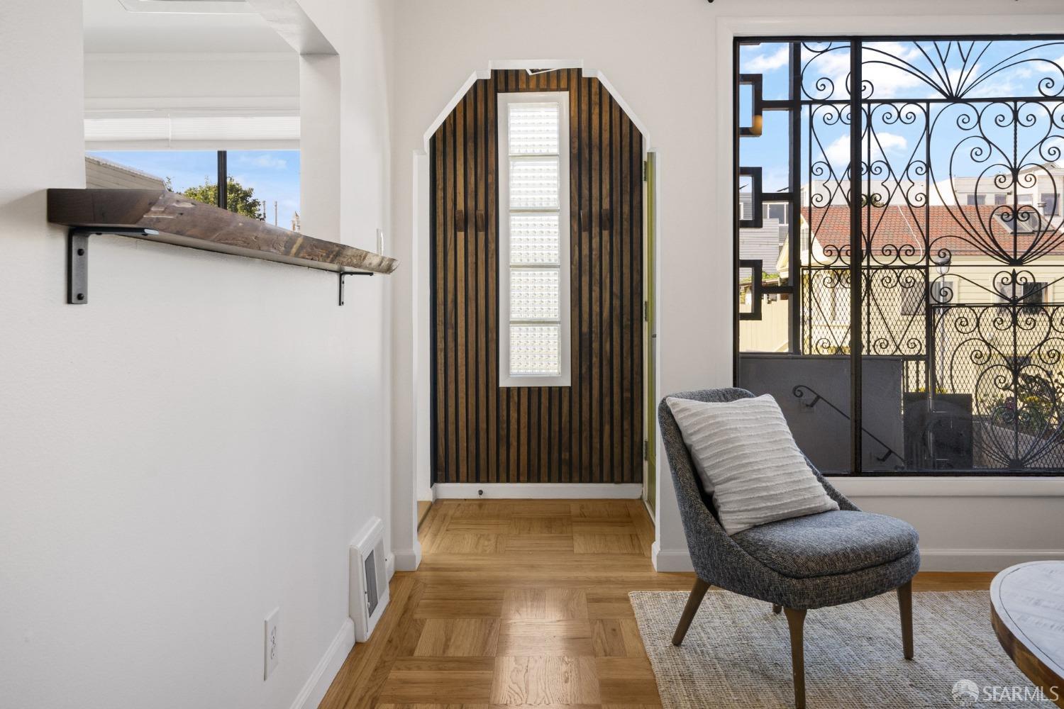 Detail Gallery Image 7 of 93 For 307 Banks St, San Francisco,  CA 94110 - 3 Beds | 1 Baths