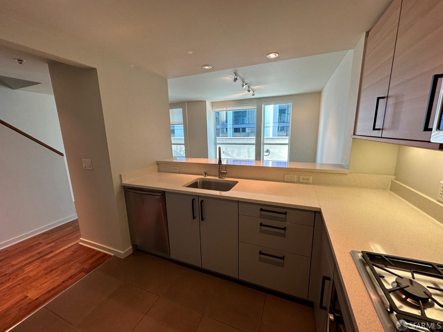 Detail Gallery Image 4 of 42 For 555 4th St #837,  San Francisco,  CA 94107 - 2 Beds | 2/1 Baths