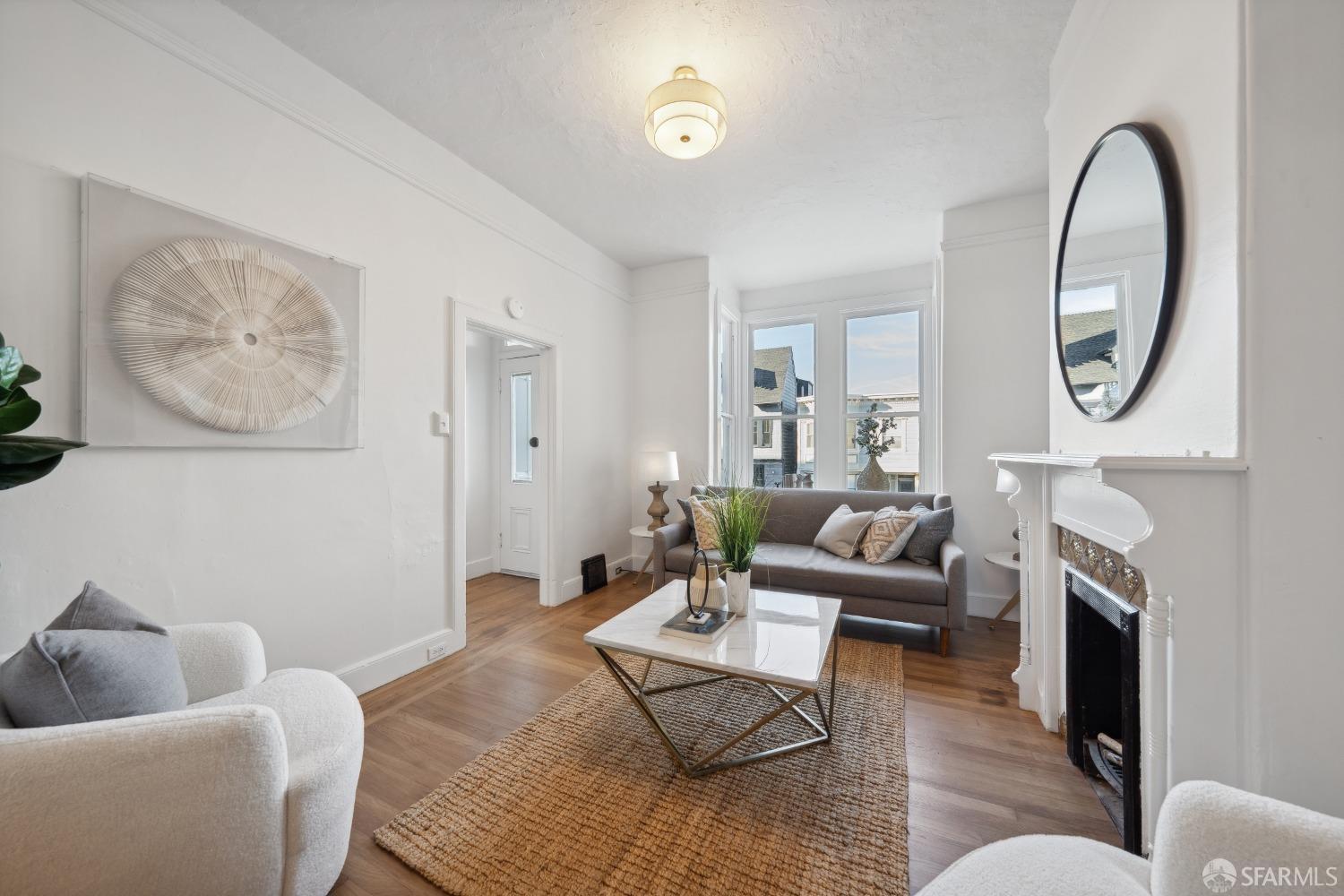 Detail Gallery Image 3 of 38 For 247 Cumberland St, San Francisco,  CA 94114 - 3 Beds | 2 Baths