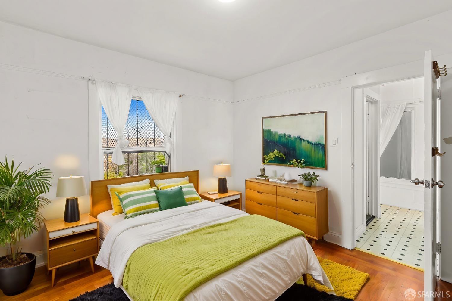 Detail Gallery Image 5 of 33 For 531 Bowdoin St, San Francisco,  CA 94134 - 3 Beds | 2 Baths