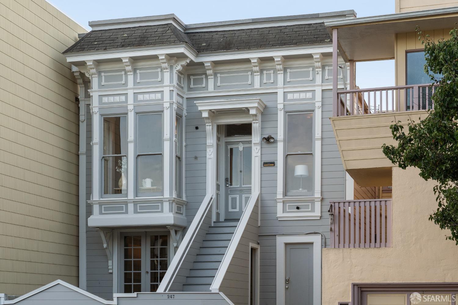 Detail Gallery Image 2 of 38 For 247 Cumberland St, San Francisco,  CA 94114 - 3 Beds | 2 Baths