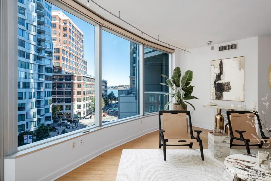 Detail Gallery Image 1 of 35 For 301 Main St 7b,  San Francisco,  CA 94105 - 2 Beds | 2/1 Baths