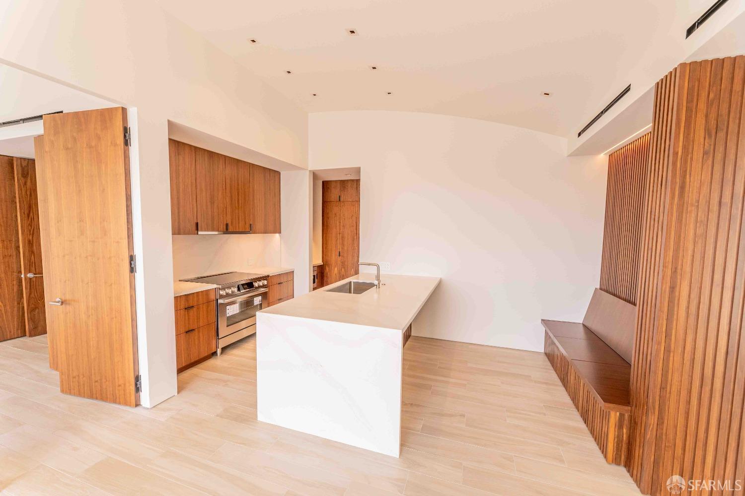 Detail Gallery Image 2 of 14 For 1333 Jones St #1702,  San Francisco,  CA 94109 - 2 Beds | 2 Baths