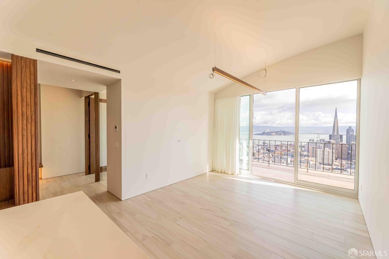 Detail Gallery Image 1 of 14 For 1333 Jones St #1702,  San Francisco,  CA 94109 - 2 Beds | 2 Baths