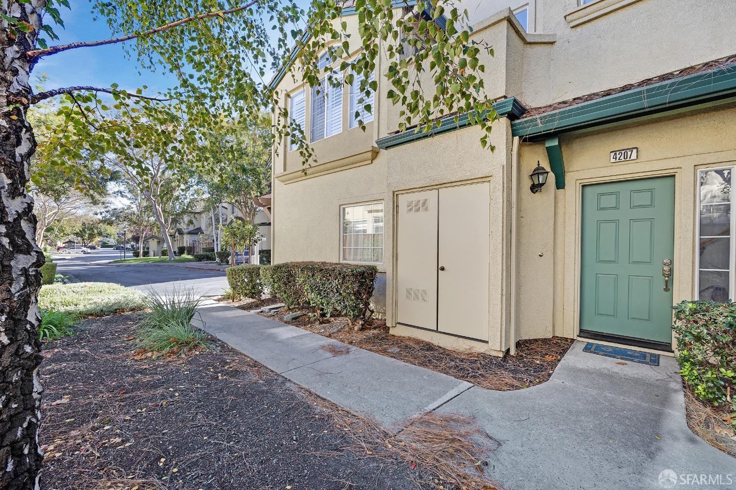 Detail Gallery Image 3 of 27 For 4207 Zevanove Ct, Pleasanton,  CA 94588 - 2 Beds | 2 Baths