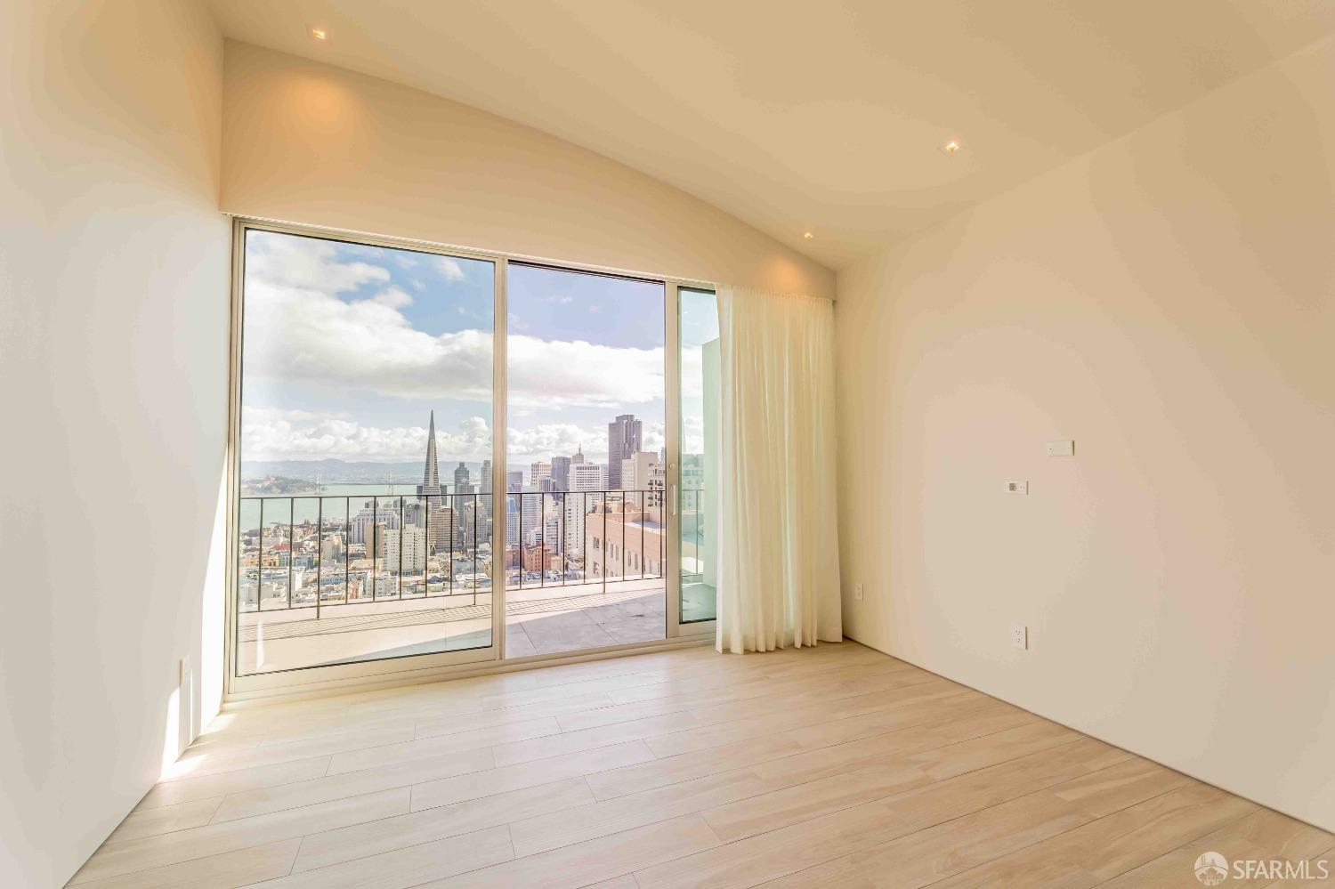 Detail Gallery Image 6 of 14 For 1333 Jones St #1702,  San Francisco,  CA 94109 - 2 Beds | 2 Baths